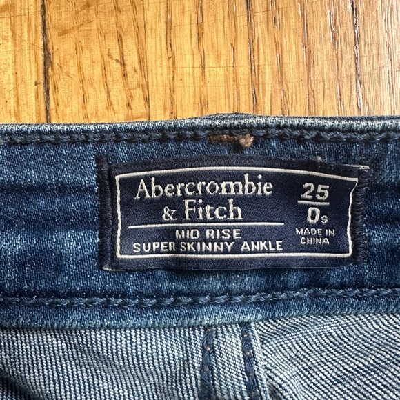 Frayed bottom Abercrombie and Fitch skinny jeans - Picture 5 of 5